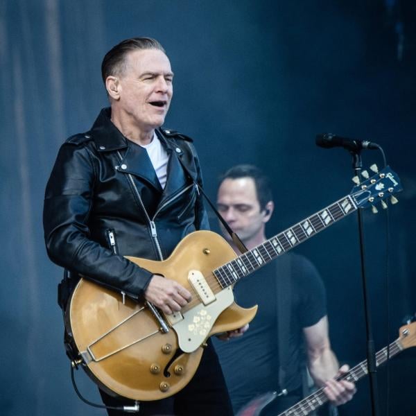 Bryan Adams sul palco del Lucca Summer Festival 2025: l’annuncio a sorpresa scatena i fan