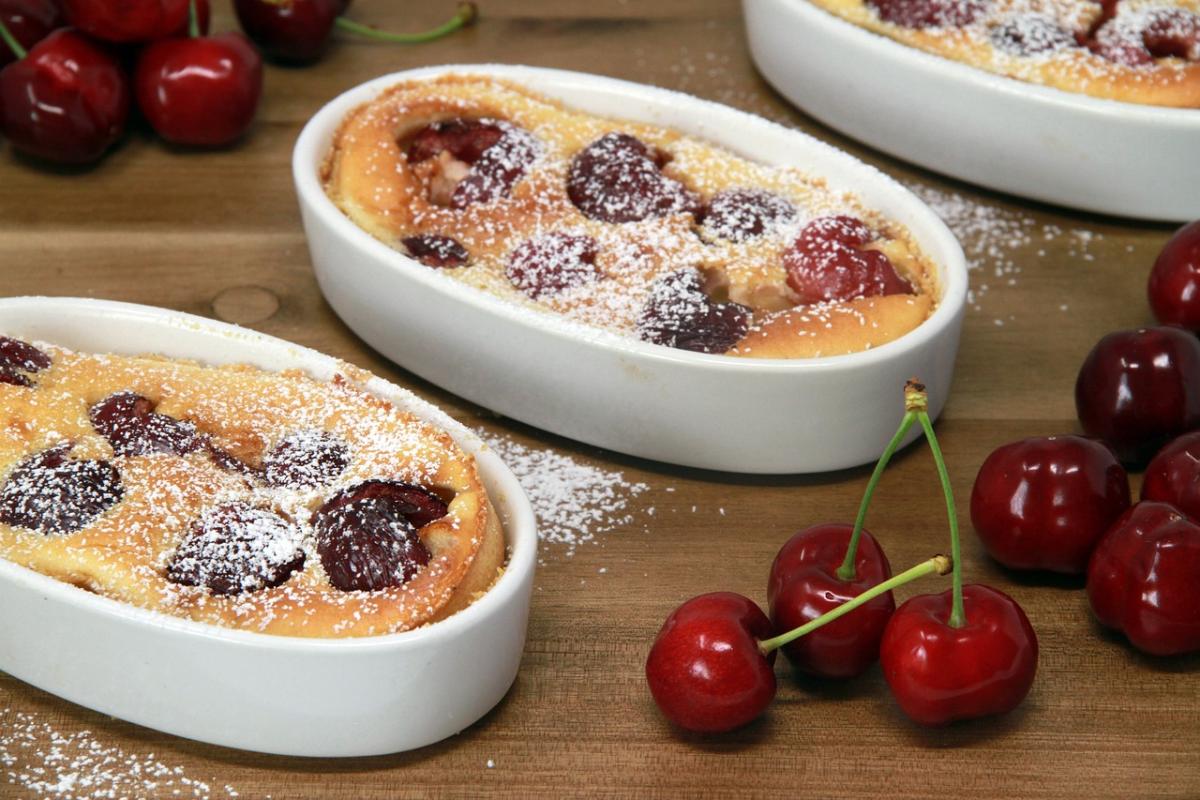 Clafoutis, la ricetta originale francese del dolce alle ciliegie