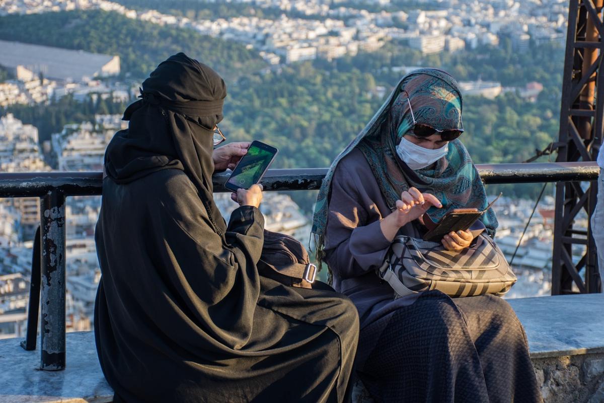 Donne musulmane integrazione fallita in Italia, Pangea: “Anche da noi prigioniere delle famiglie. La politica se ne frega”