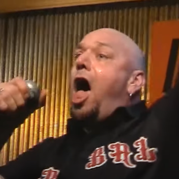 Paul Di’ Anno, l’ex cantante degli Iron Maiden è morto: dall’abbandono della band ai problemi con alcol e droga