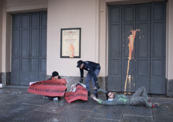 Milano, blitz degli attivisti per il clima contro il Teatro alla Sc…