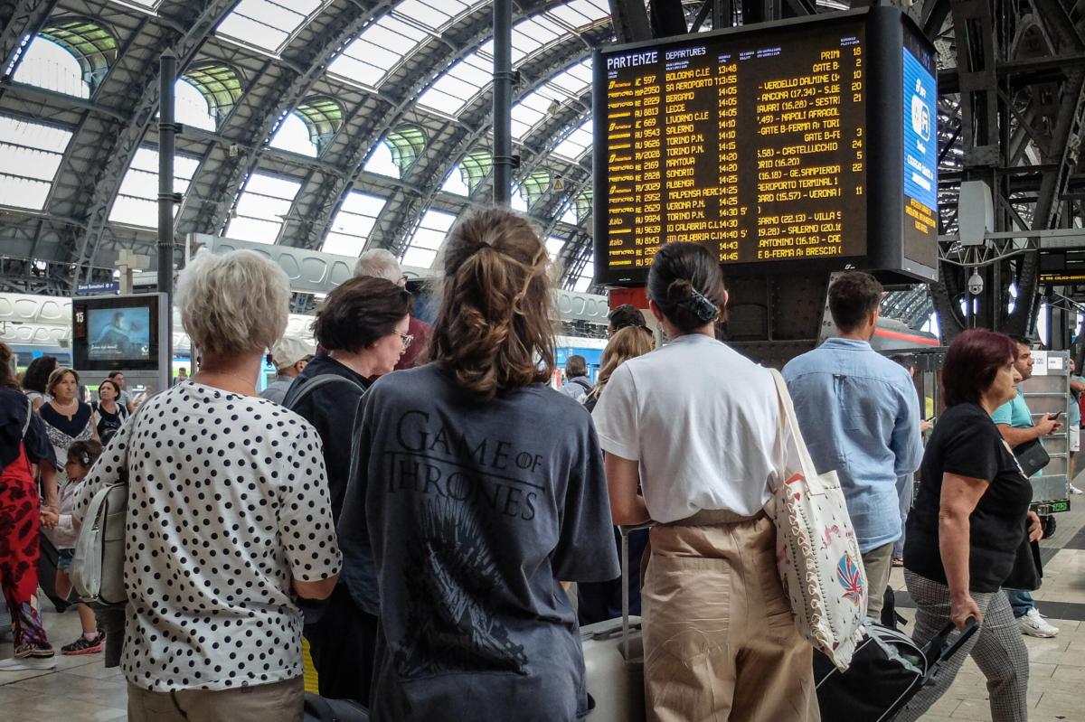 Linea Bologna-Firenze, stop alla circolazione dei treni. “Persone e…