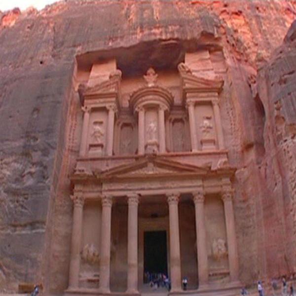 Inondazione in Giordania: colpito il sito archeologico di Petra. Ev…