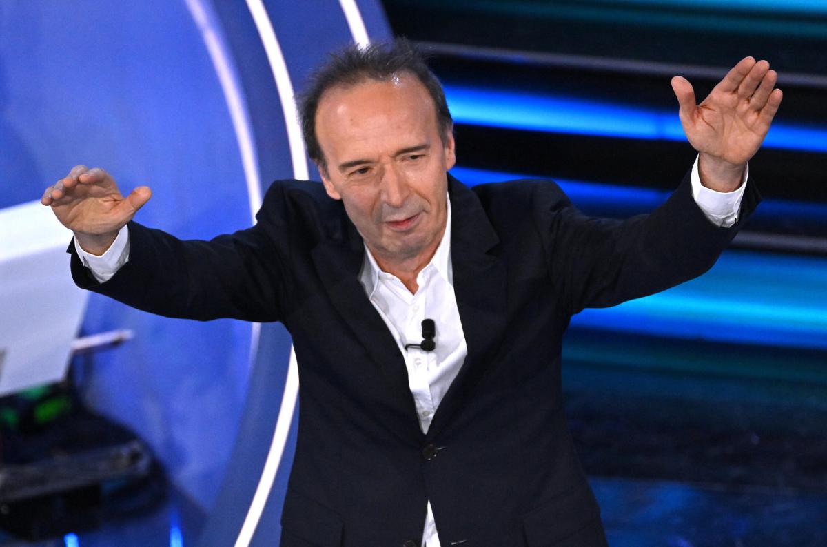 Festival di Sanremo 2023, Roberto Benigni prende in giro Amadeus: “…