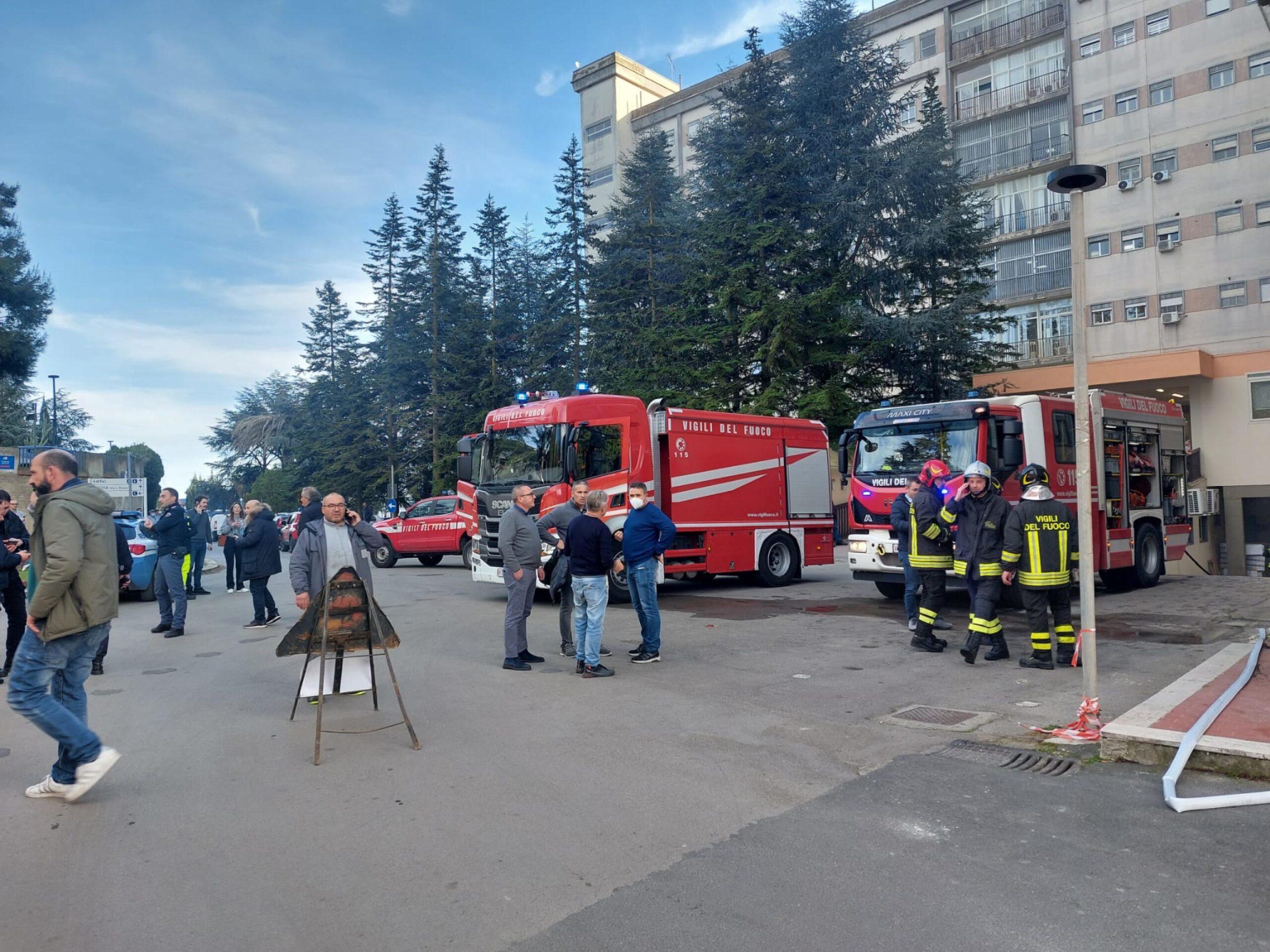 Padova, incendio in una palazzina: evacuati 7 appartamenti, c’è un ferito