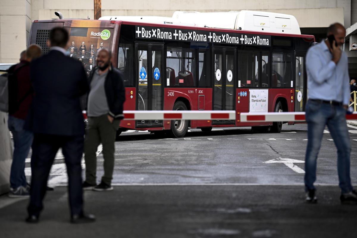 Roma, ai box un bus su tre perché senza aria condizionata. Il sinda…