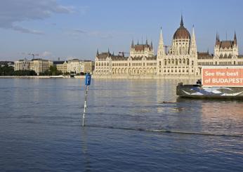 Maltempo a Budapest, il ciclone Boris investe la capitale ungherese: piogge record, esonda il Danubio | FOTO E VIDEO