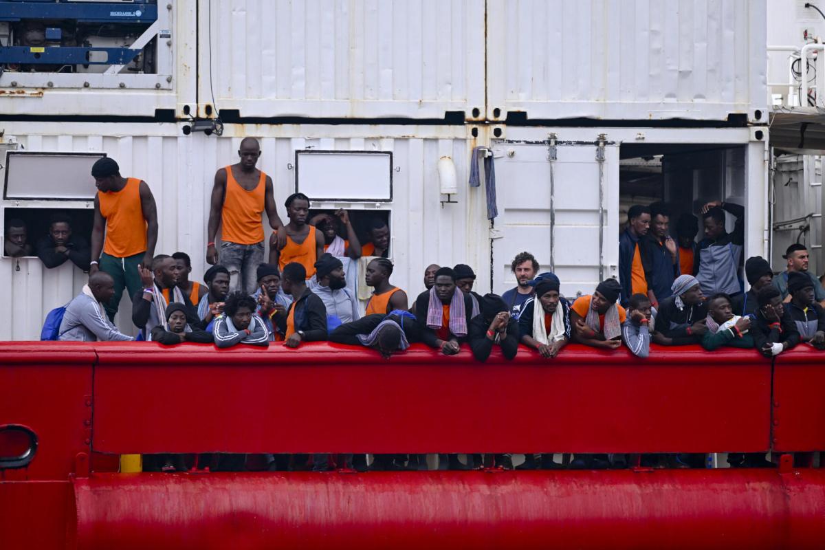 Migranti a Lampedusa, oggi nuovi sbarchi: 130 arrivi nella notte