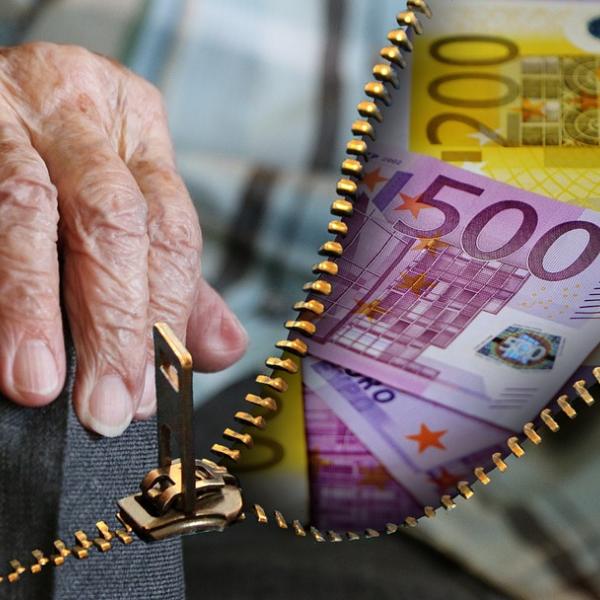 Quando pagano le pensioni a maggio 2023 in banca e alle Poste? Calendario date