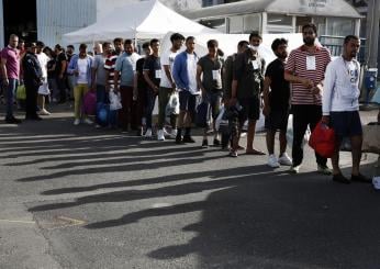 Migranti, al via il trasferimento per i superstiti del naufragio in Grecia