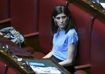 Il video di Chiara Appendino che scivola e cade all’uscita di Montecitorio