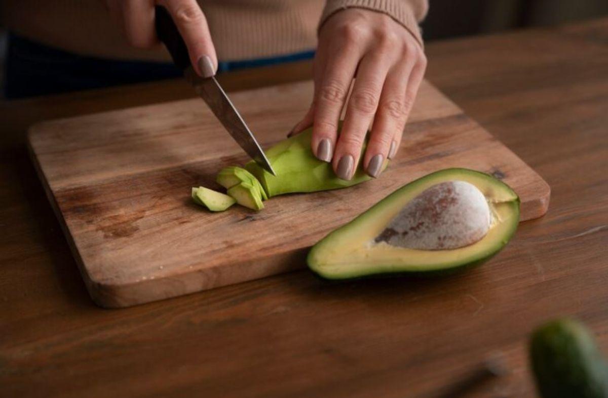 L’avocado fa ingrassare? Il fatto che contengano molti grassi significa che fanno prendere peso?