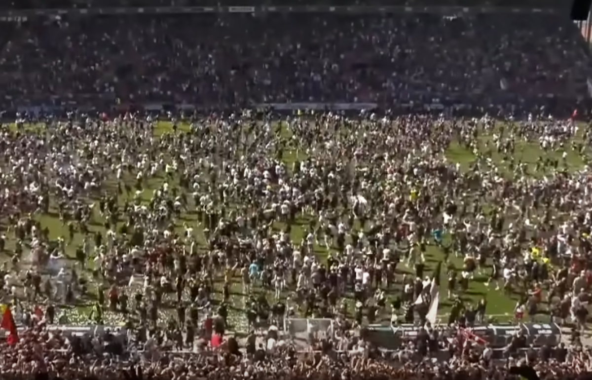 Sankt Pauli promosso in Bundesliga: la tifoseria di sinistra, l’amicizia con la Samp, il gemellaggio in Europa. Tutto sul club del quartiere di Amburgo | VIDEO