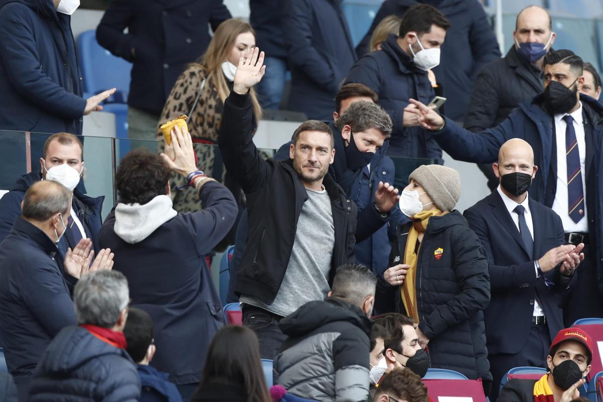 Totti si schiera dalla parte di Candela e va contro Mourinho