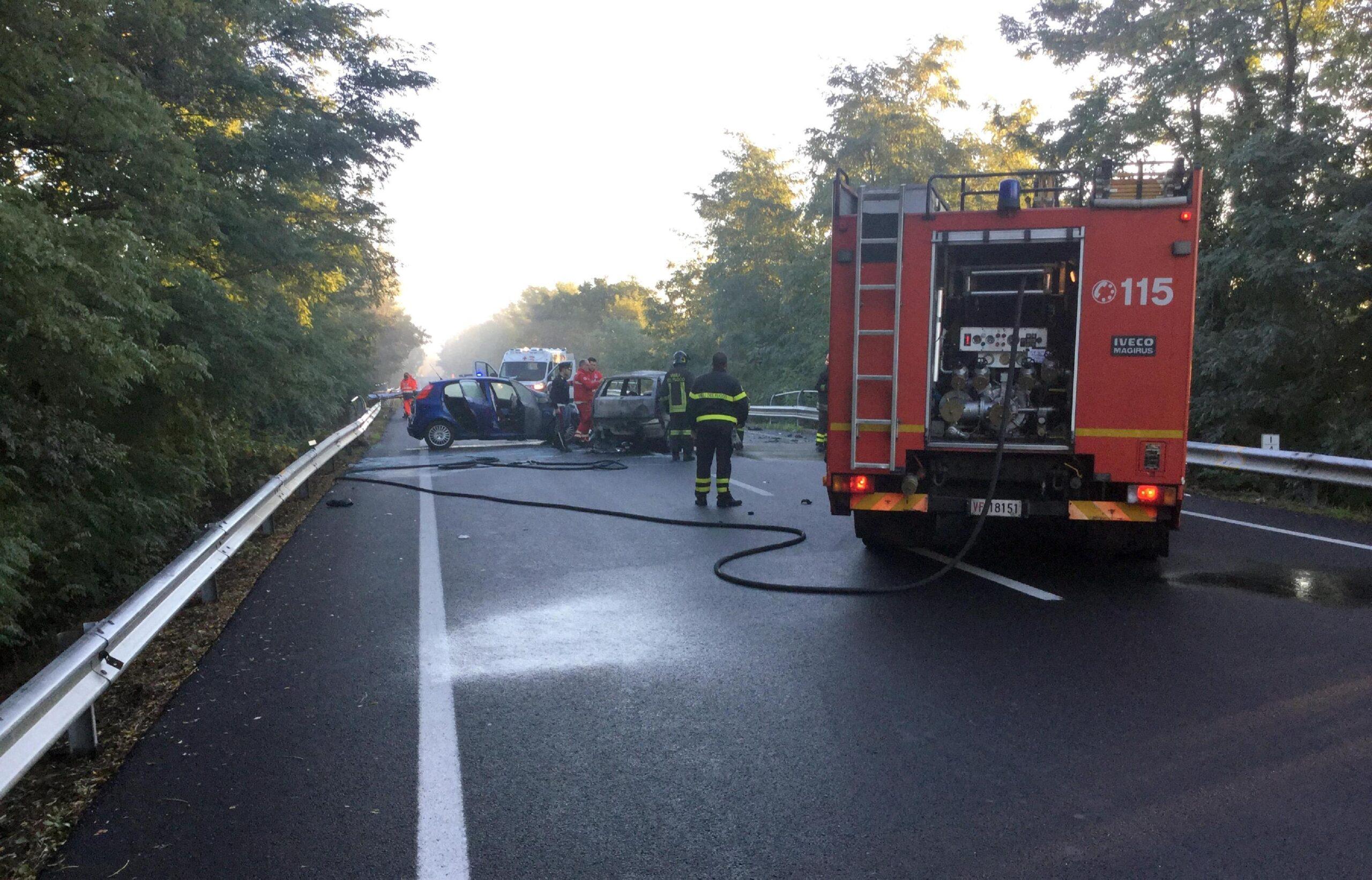 Terribile incidente frontale ad Airasca: auto fuori strada dopo lo scontro con un furgone. Morto 41enne