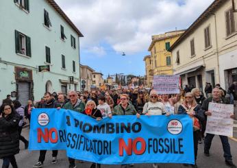 Piombino protesta contro il rigassificatore: 3mila i presenti alla manifestazione