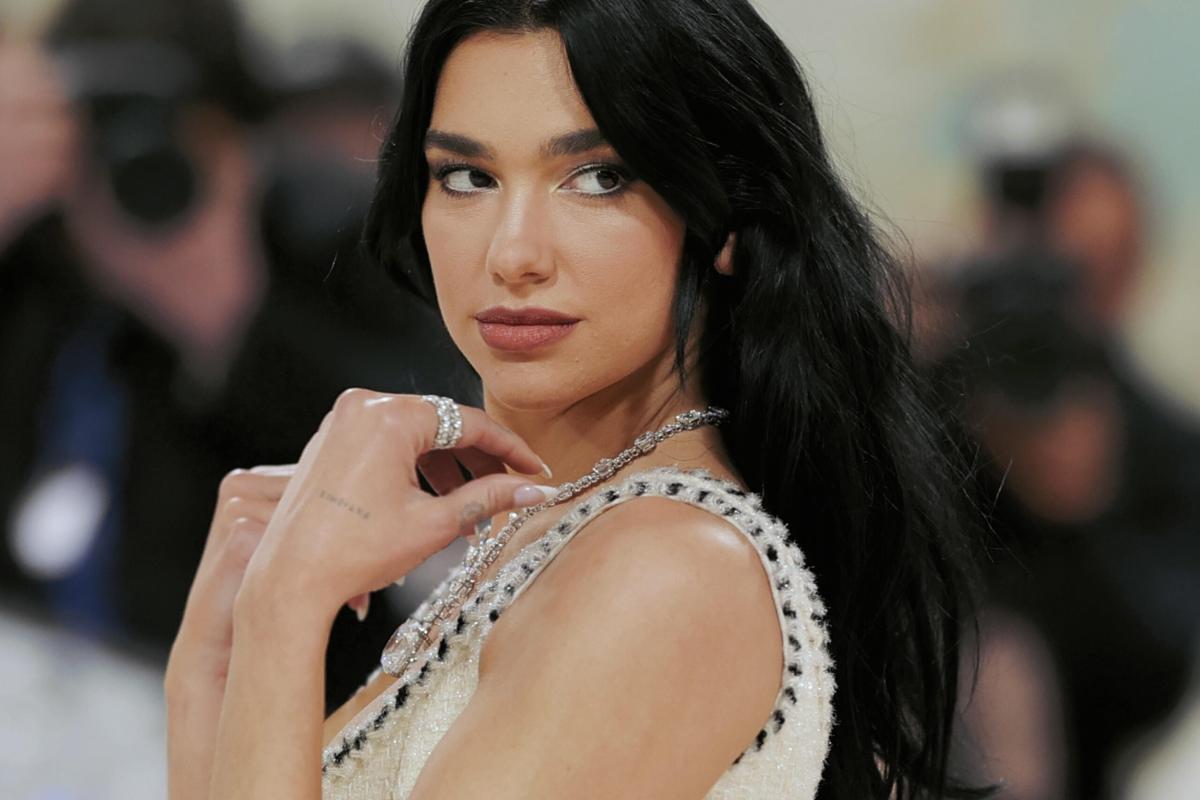 Dua Lipa esce allo scoperto con il nuovo fidanzato: chi è il regist…