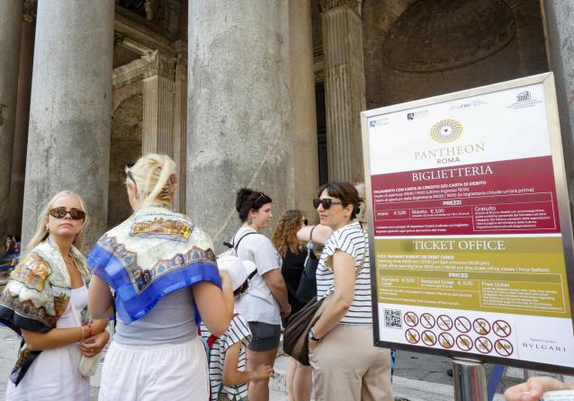 Nella prima giornata di biglietti a pagamento, il Panthenon registra 20mila euro di incassi. Il Ministro Gennaro Sangiuliano mostra la propria soddisfazione.