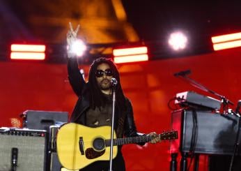 Lenny Kravitz, nel video del nuovo singolo è nudo ed entra in tendenza sui social