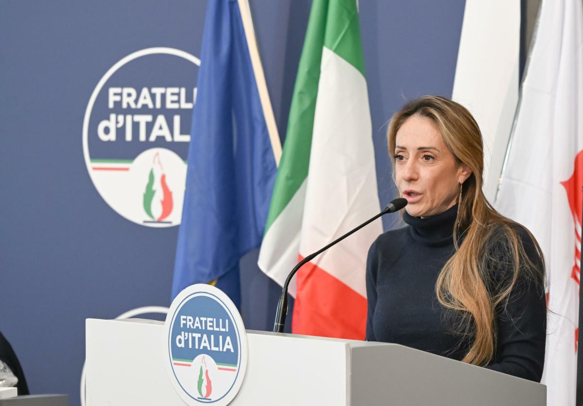 Arianna Meloni al Congresso FdI: “Vogliono farci saltare i nervi, ma non abbiamo scheletri nell’armadio”