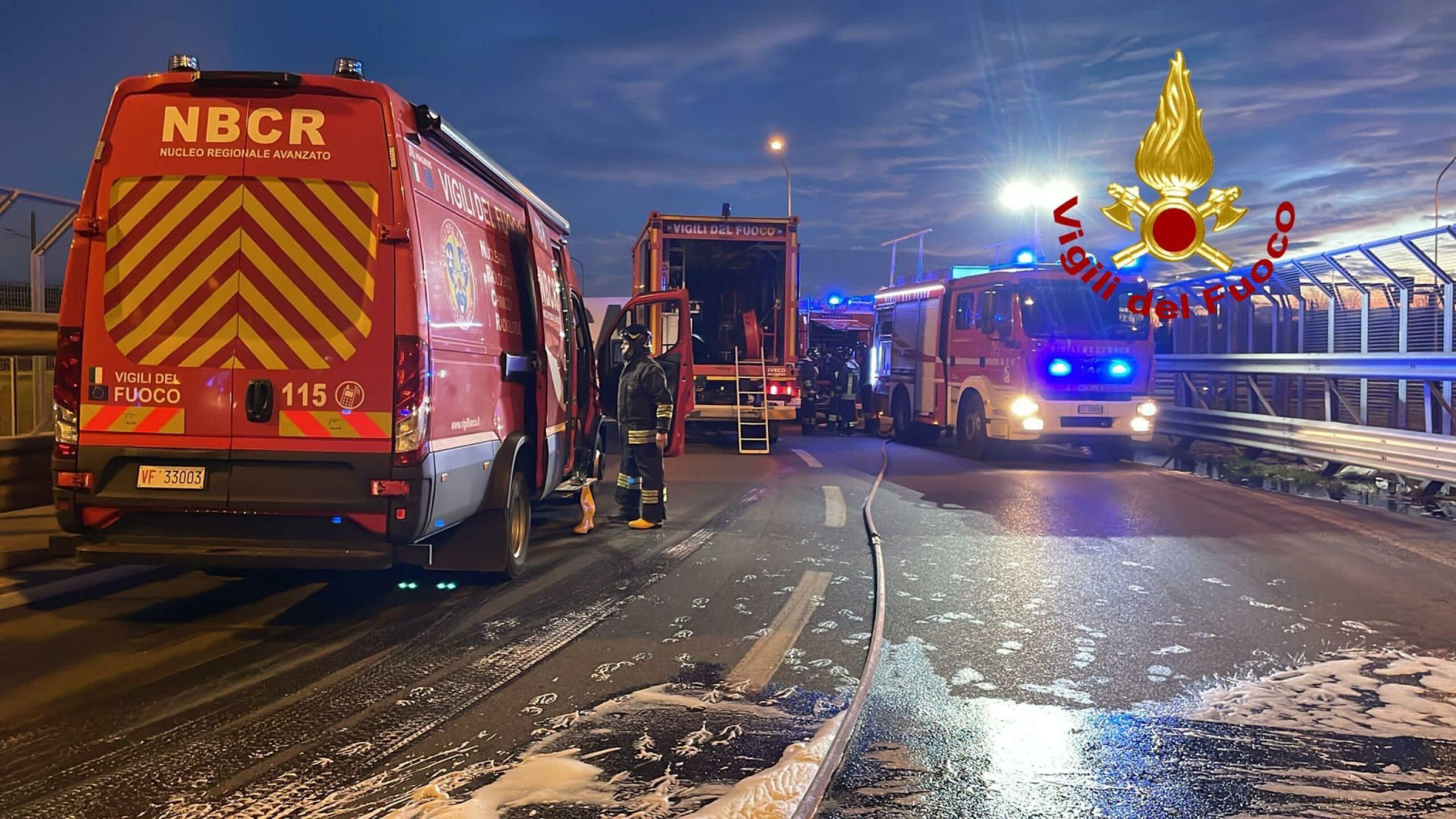 Vicenza, incendio all’ex hotel Kennedy di Arzignano: al lavoro i vigili del fuoco