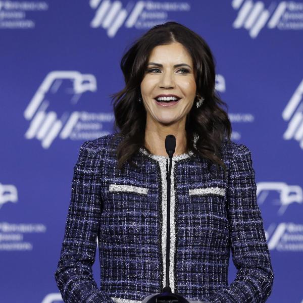 Chi è Kristi Noem: età, carriera e vita privata della possibile vice di Trump