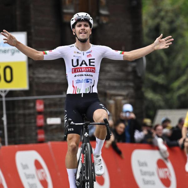 Giro di Svizzera 2024, altra doppietta UAE con Almeida che supera Yates