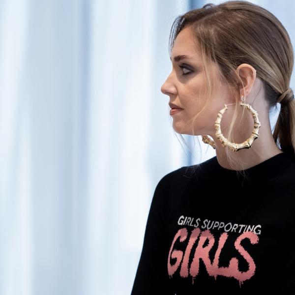 Chiara Ferragni posta foto dalla Sicilia: è polemica sui social per la vacanza dell’influencer