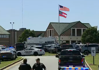 Usa, sparatoria in un liceo a Winder (Georgia): 4 morti e 9 feriti. Arrestato un 14enne. Cosa sappiamo | VIDEO