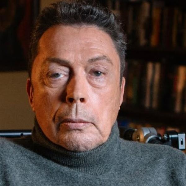 Che malattia ha avuto Tim Curry e come sta oggi? L’attore torna al cinema con un nuovo film