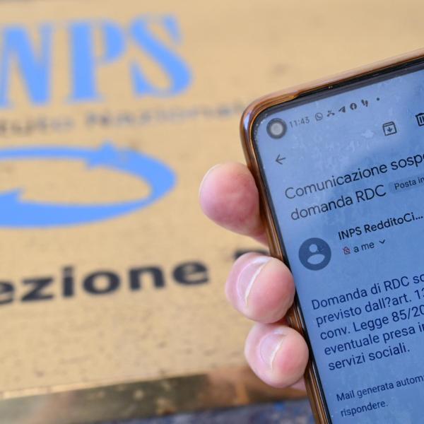 SMS Reddito di Cittadinanza, l’INPS ammette l’errore e torna sui suoi passi: il comunicato