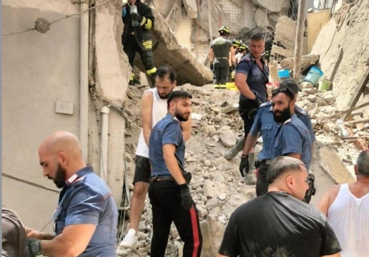 Napoli, crollo di un palazzo a Torre del Greco: era abitato, si sca…