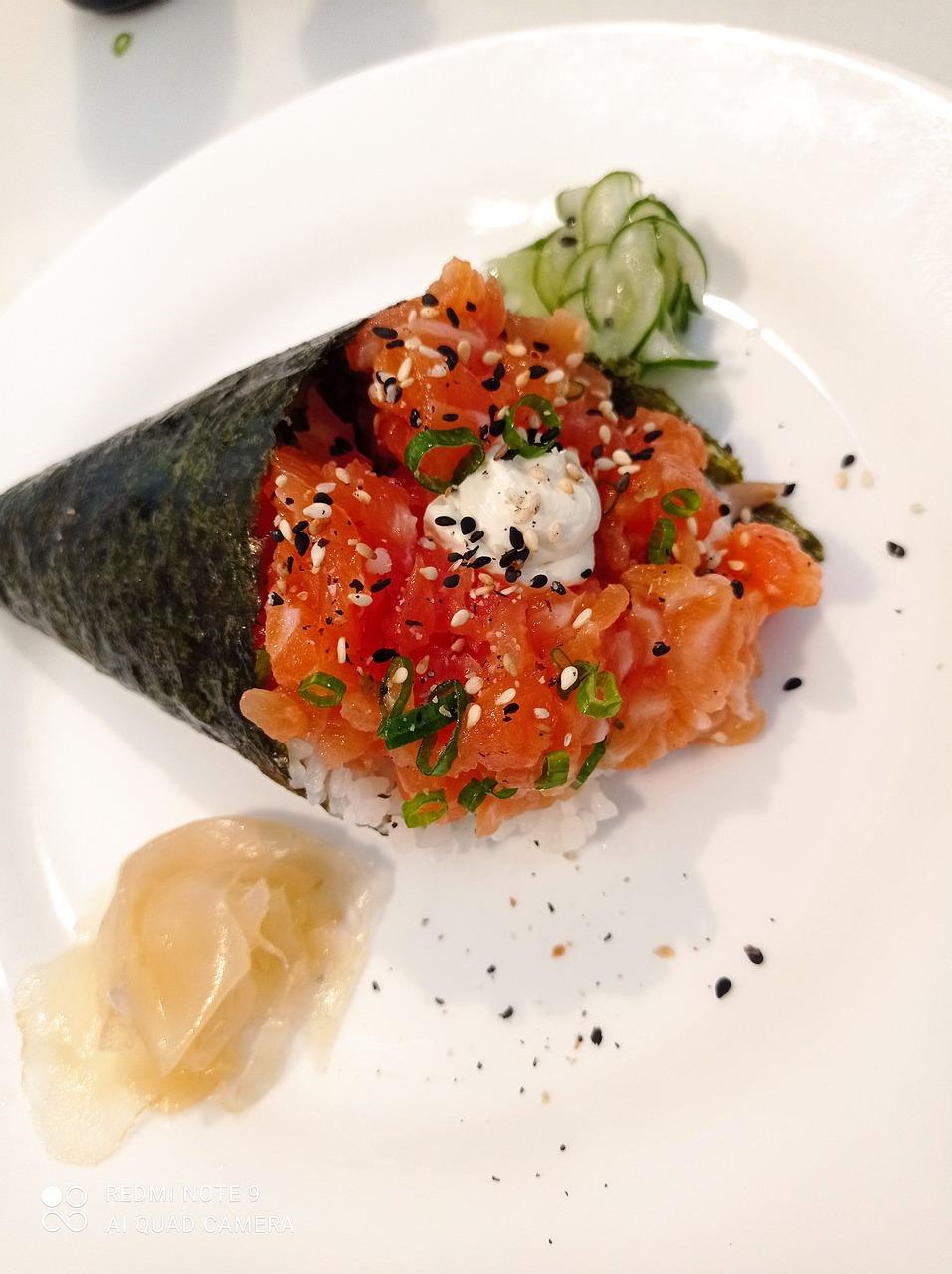 Temaki: cos’è, come si mangia, come si arrotola e quante calorie ha?