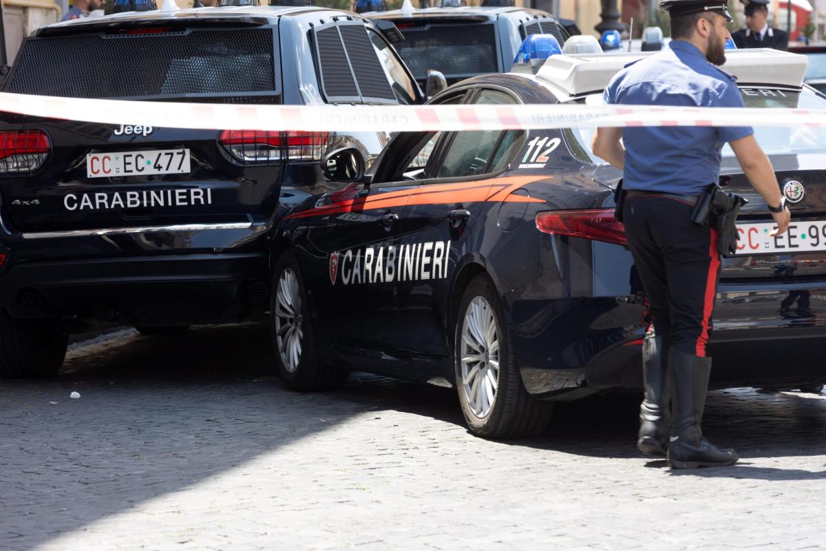 Napoli, professore trovato senza vita nel cortile interno della scu…