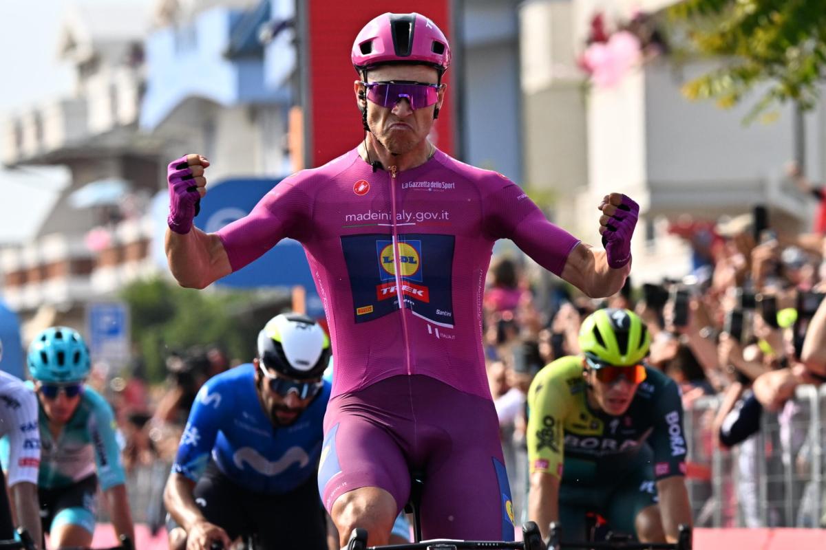 Giro d’Italia 2024, Jonathan Milan si impone a Francavilla al Mare