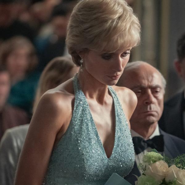 The Crown 5, la stagione riesce a metà rompendo l’incantesimo | Recensione