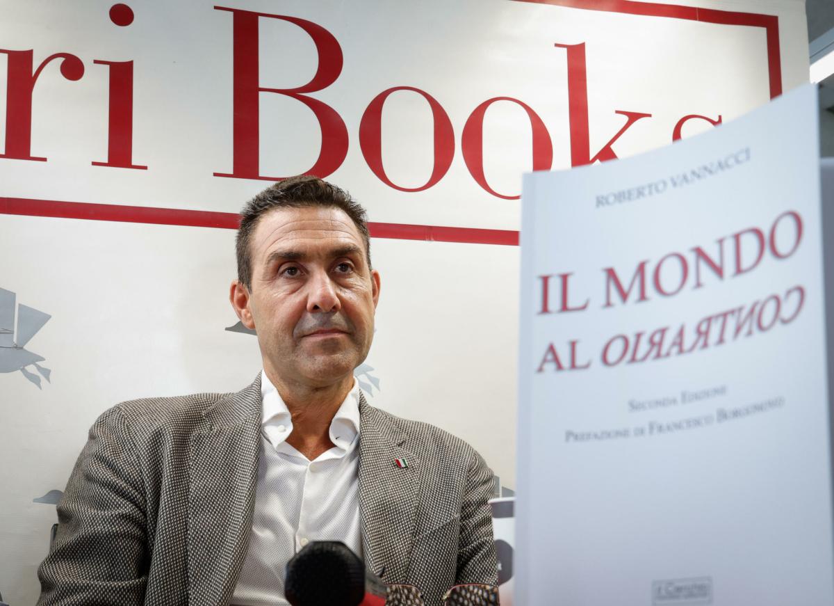 Vannacci, tra l’inchiesta e la promozione, opposizione all’attacco,…