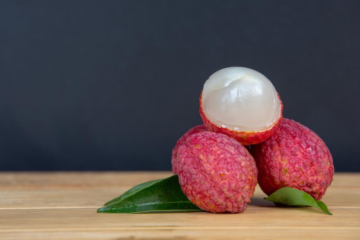 Quali sono i benefici del litchi: come mangiarlo e controindicazioni