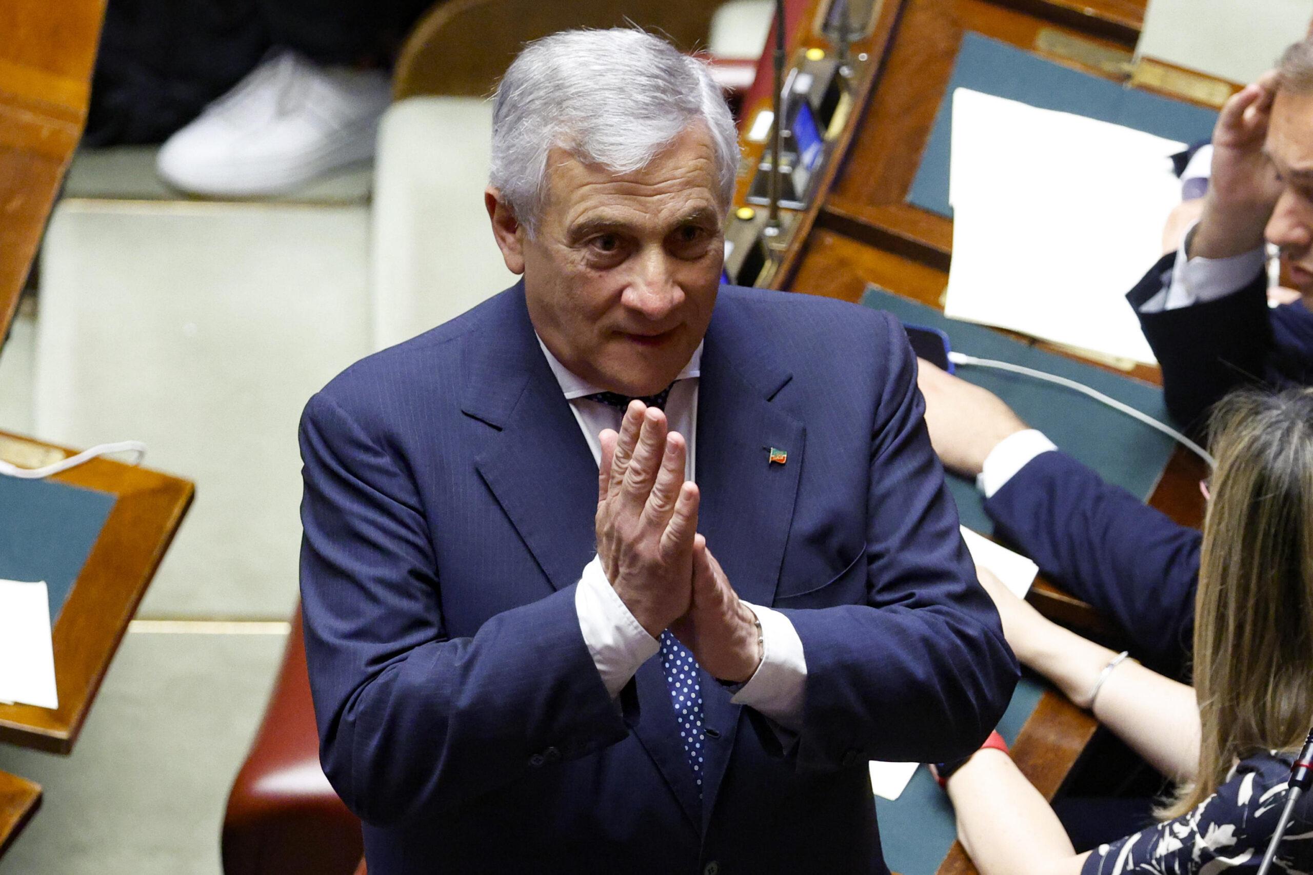 Forza Italia, Tajani si difende in vista del Cn: “Il calo nei sondaggi? Balle”