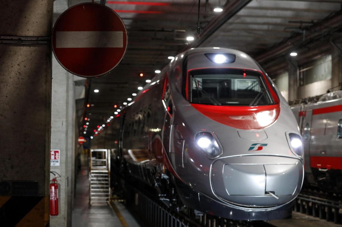 Tragedia sul treno Alta Velocità diretto a Milano: 19enne muore sof…