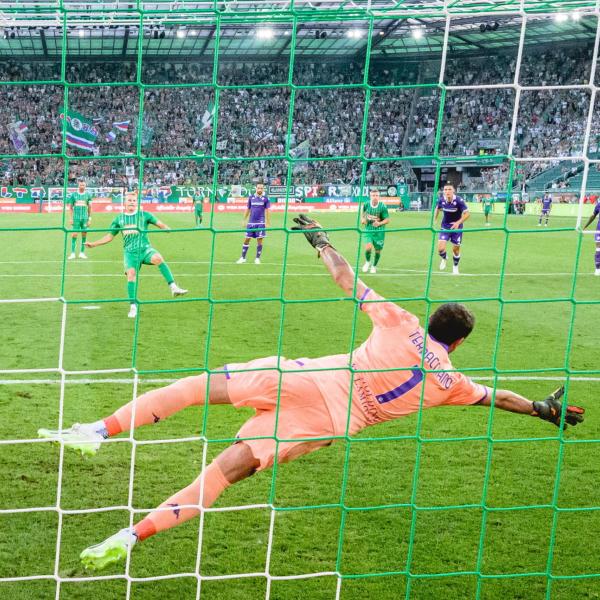 Rapid Vienna-Fiorentina 1-0, un rigore di Grull condanna la Viola: cronaca e tabellino