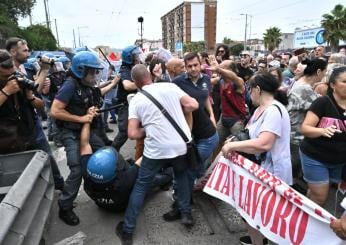 Napoli, corteo per il reddito di cittadinanza: traffico in tilt e scontri con la polizia