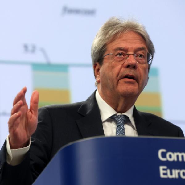 Superbonus, Gentiloni a sorpresa promuove il Mef, ma l’Abi avverte: “Attenti non potremo compensare i crediti acquistati”. Romeo difende Giorgetti da Tajani e Conte | VIDEO