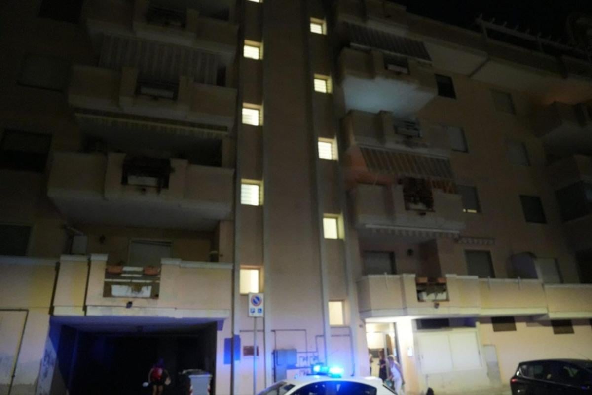 Tragedia a Sassari, morto sul colpo un 55enne precipitato dal balcone mentre puliva la tenda da sole