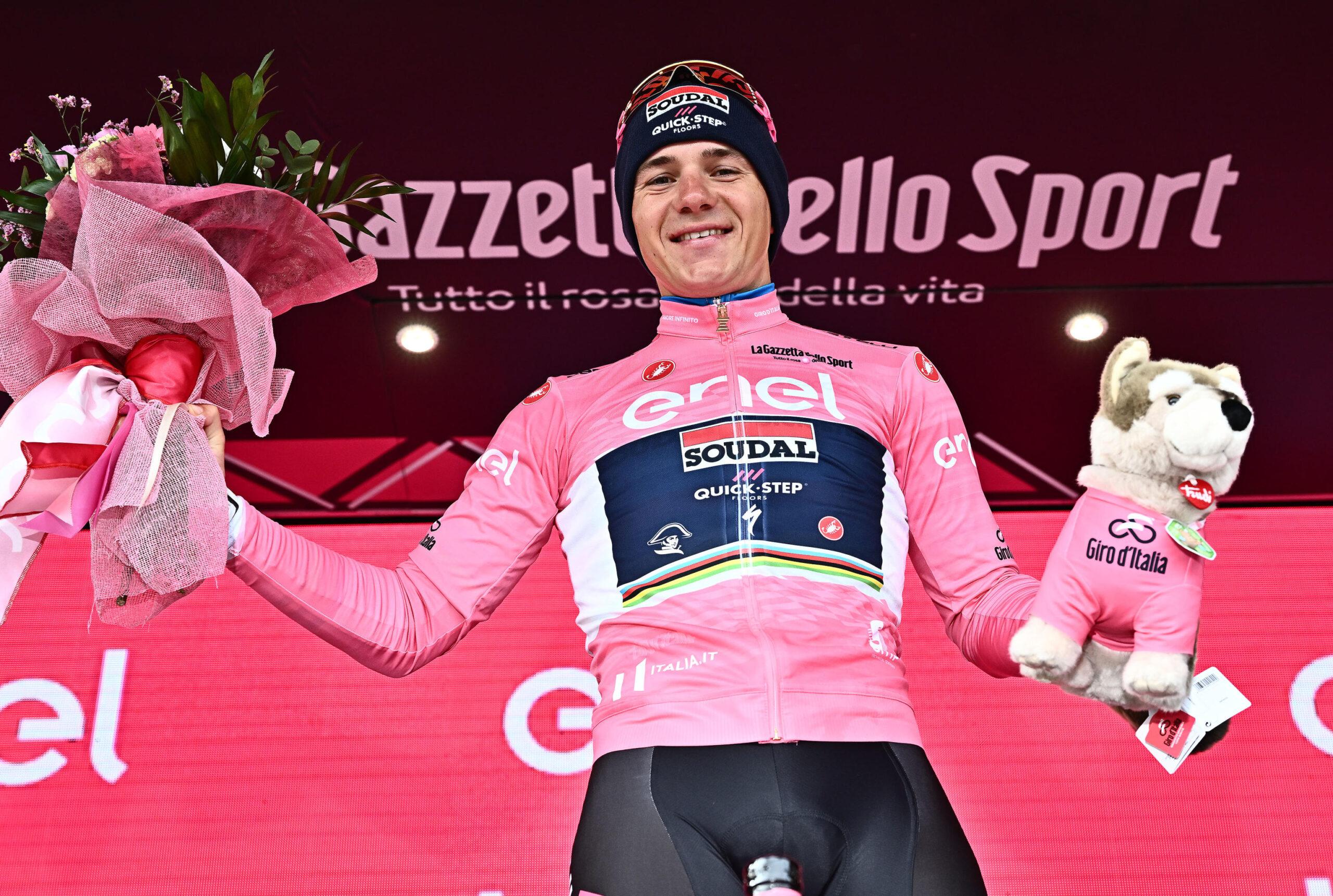 Giro d’Italia 2023, Remco Evenepoel si ritira a causa del Covid. Thomas è la nuova maglia rosa