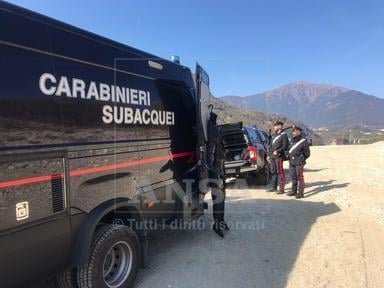 Trento, mamma si getta da un ponte con il figlio di 4 anni. Trovati i corpi sul greto del torrente