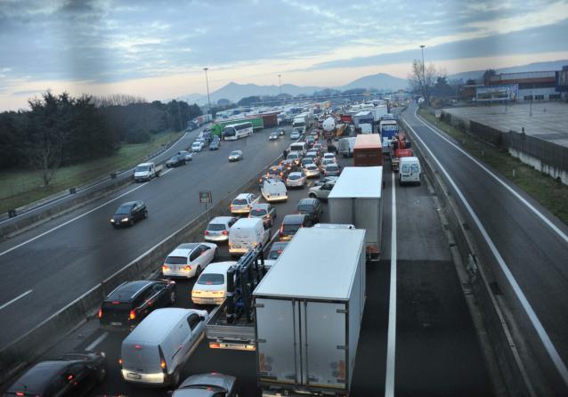 Camion fiamme A1 Anagni