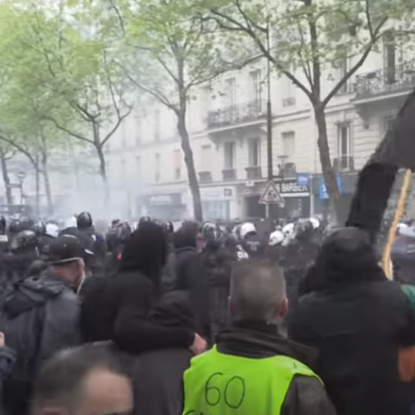 Francia, timori per i cortei del Primo Maggio: in piazza 200mila manifestanti in tutto il Paese contro la guerra e i Giochi Olimpici 2024