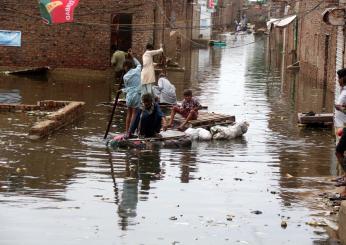 Inondazioni in Pakistan, oltre mille vittime: “catastrofe climatica”