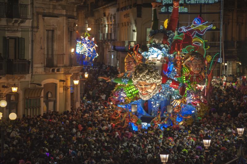 Carnevale di Acireale 2023: date, programma e informazioni sull’evento